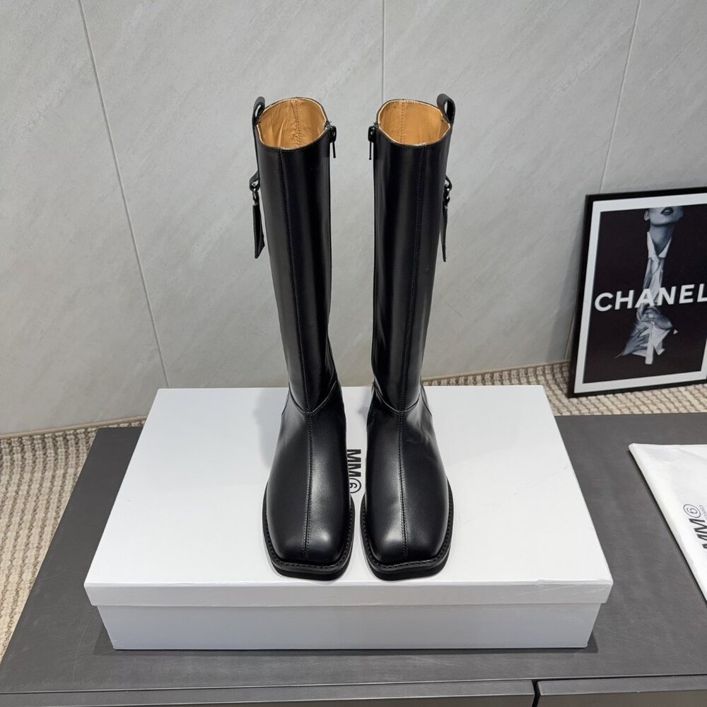 Maison Margiela's new black winter and autumn boots